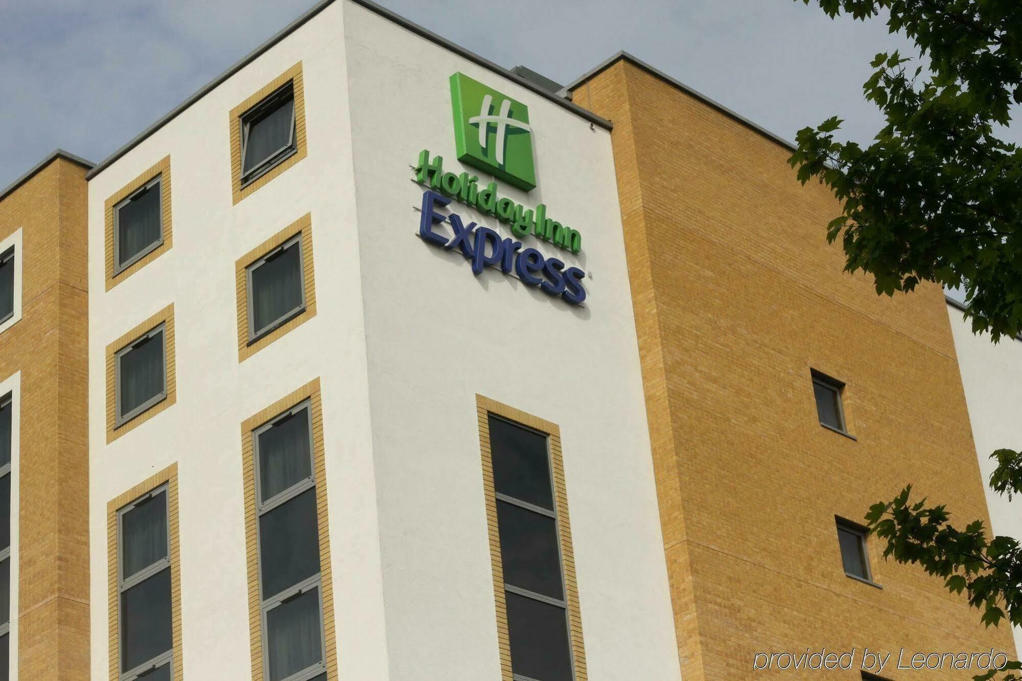 Holiday Inn Express London - Watford Junction, An Ihg Hotel Экстерьер фото